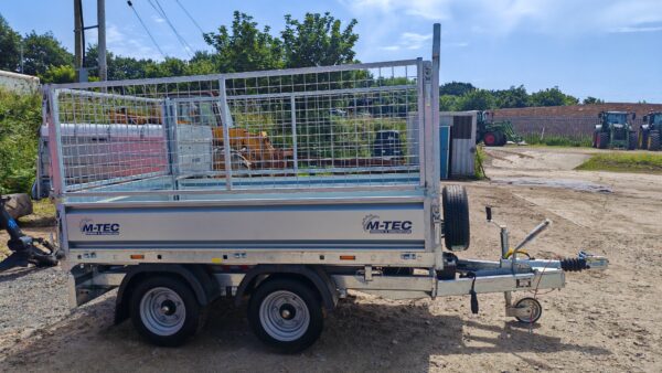 M-TEC 8FT x 5FT Tipping Trailer c/w meshed sides and 6ft ramps
